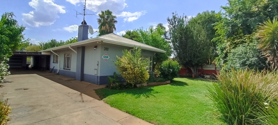 5 Bedroom Property for Sale in Potchefstroom South North West